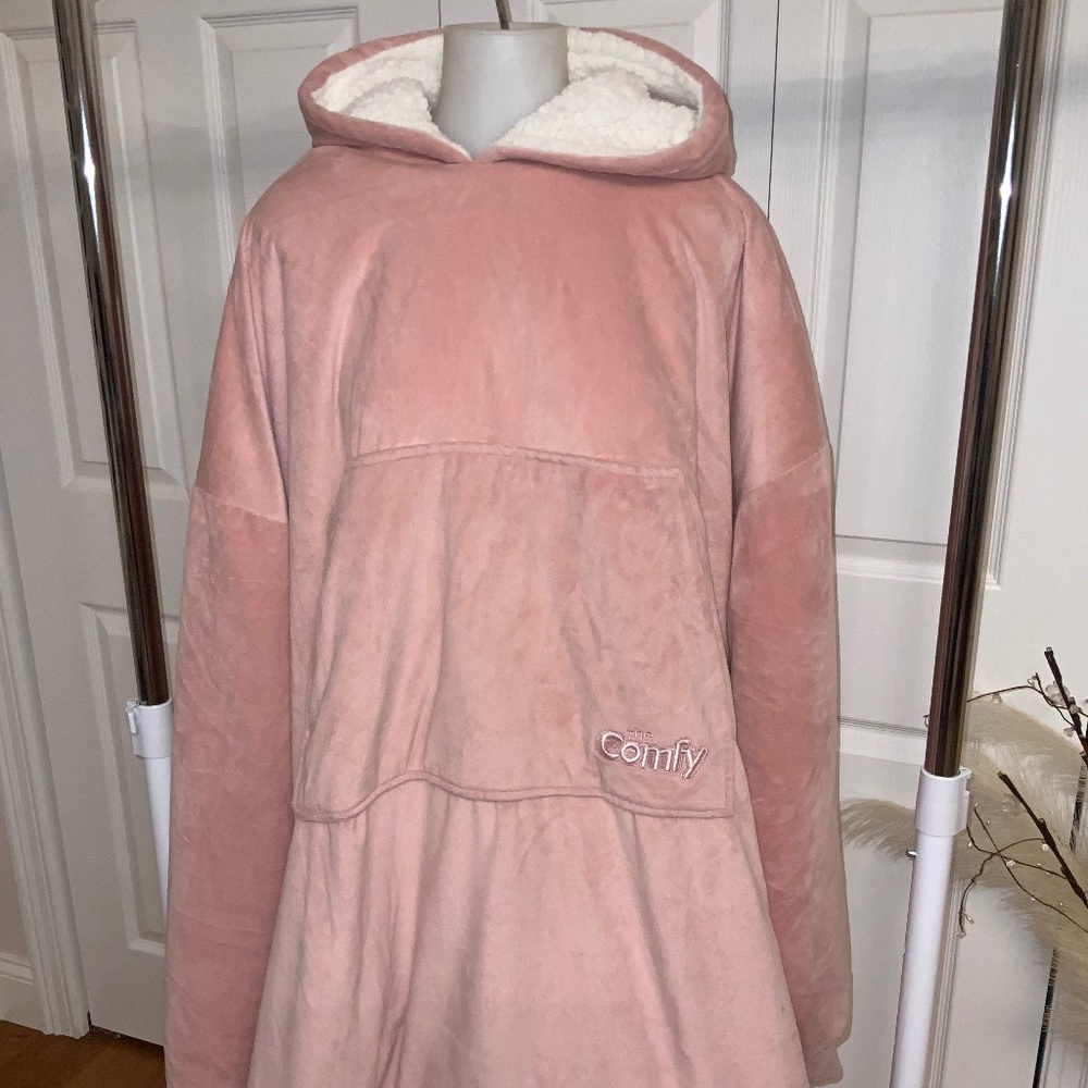 EUC The Comfy Hooded Wearable Blanket Hoodie Pullover Sweatshirt Pink